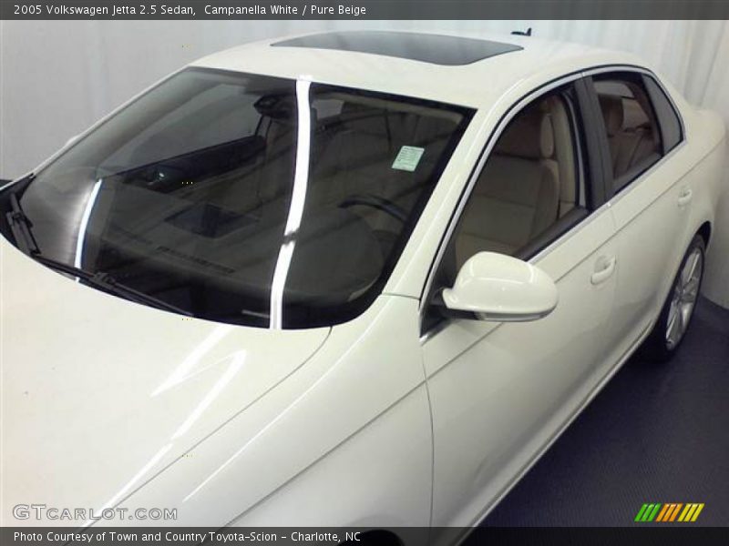 Campanella White / Pure Beige 2005 Volkswagen Jetta 2.5 Sedan