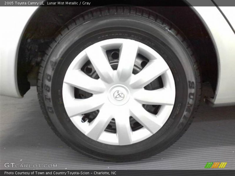 Lunar Mist Metallic / Gray 2005 Toyota Camry LE