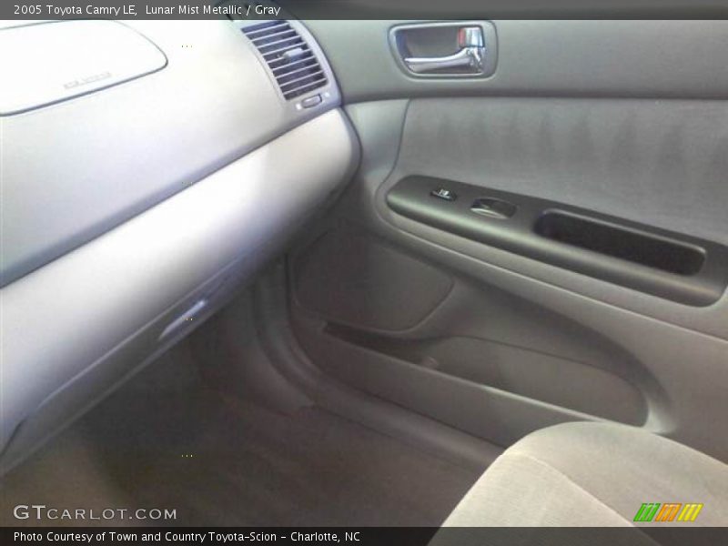 Lunar Mist Metallic / Gray 2005 Toyota Camry LE