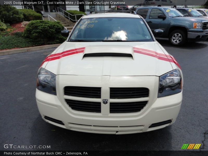 Cool Vanilla White / Dark Slate Gray/Light Graystone 2005 Dodge Magnum SXT