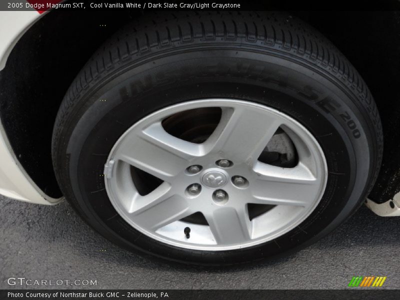 Cool Vanilla White / Dark Slate Gray/Light Graystone 2005 Dodge Magnum SXT