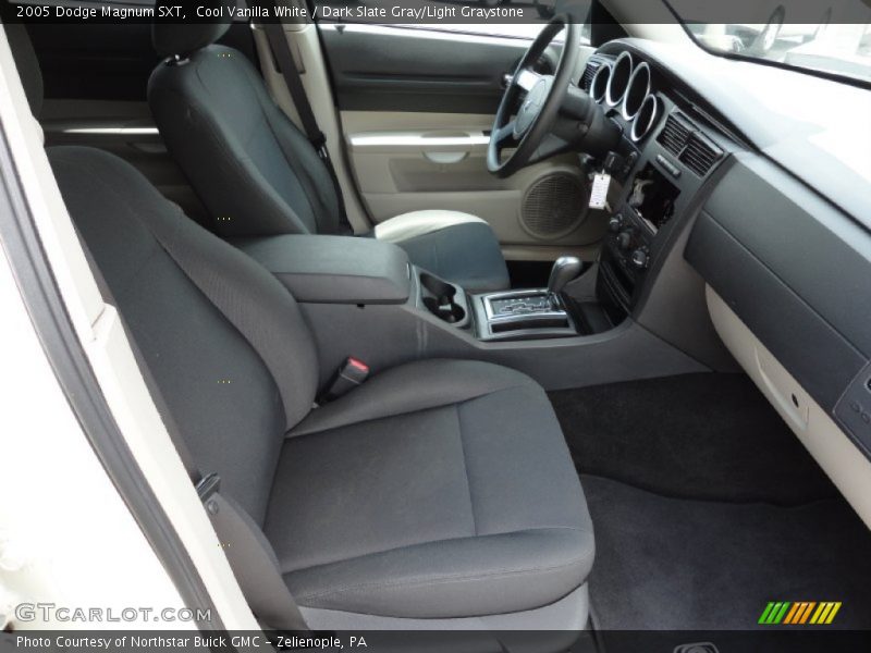 Cool Vanilla White / Dark Slate Gray/Light Graystone 2005 Dodge Magnum SXT