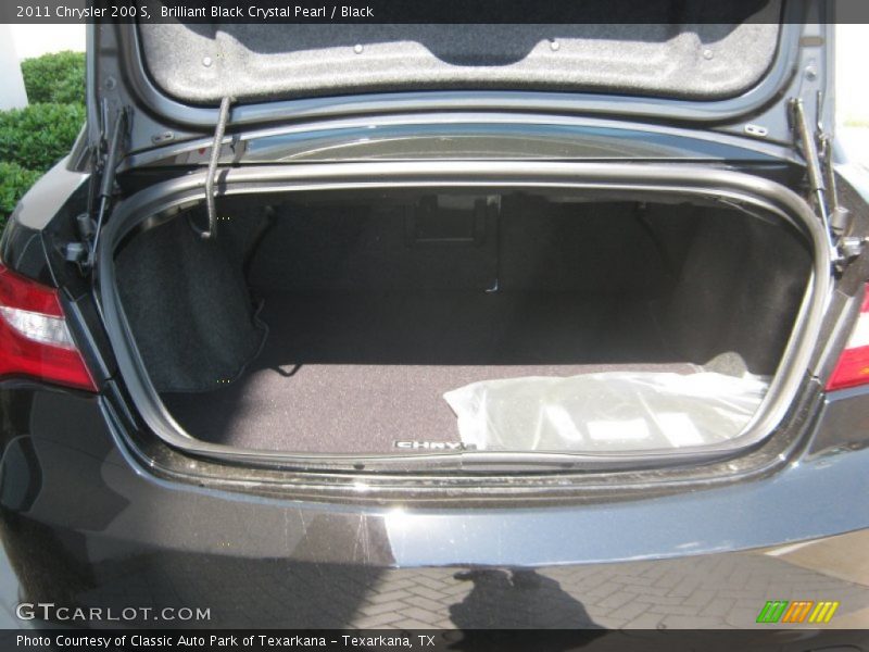 Brilliant Black Crystal Pearl / Black 2011 Chrysler 200 S