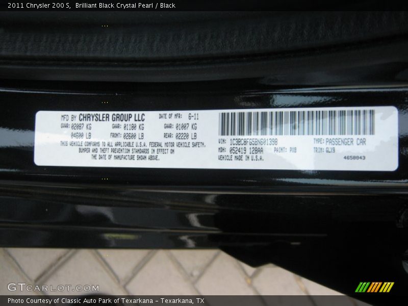 Brilliant Black Crystal Pearl / Black 2011 Chrysler 200 S