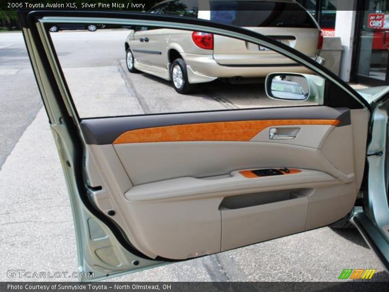 Silver Pine Mica / Ivory 2006 Toyota Avalon XLS