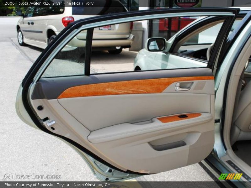 Silver Pine Mica / Ivory 2006 Toyota Avalon XLS