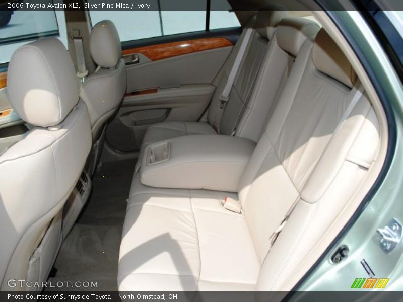 Silver Pine Mica / Ivory 2006 Toyota Avalon XLS