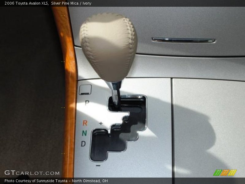 Silver Pine Mica / Ivory 2006 Toyota Avalon XLS