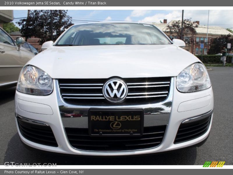 Candy White / Titan Black 2010 Volkswagen Jetta SE Sedan