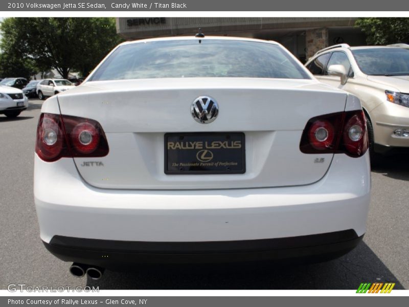 Candy White / Titan Black 2010 Volkswagen Jetta SE Sedan