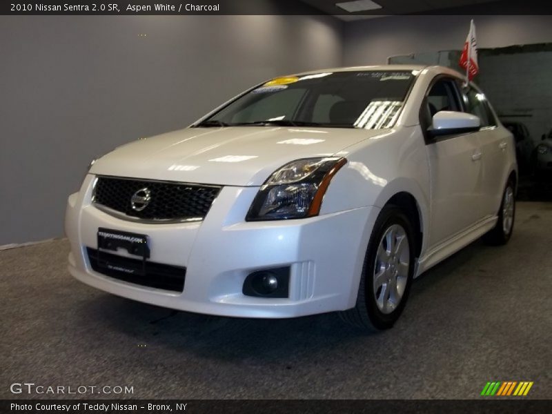 Aspen White / Charcoal 2010 Nissan Sentra 2.0 SR