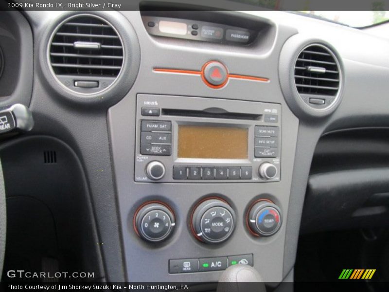 Bright Silver / Gray 2009 Kia Rondo LX