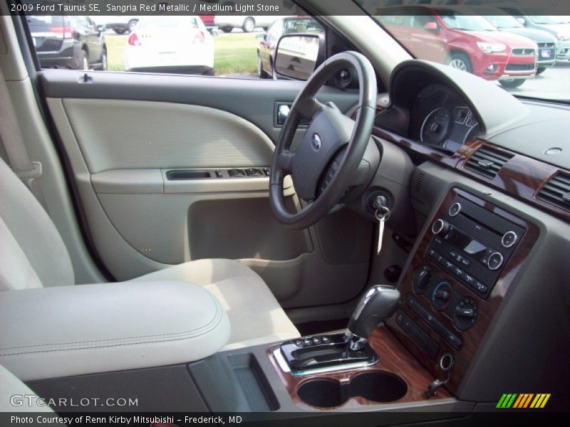 Sangria Red Metallic / Medium Light Stone 2009 Ford Taurus SE