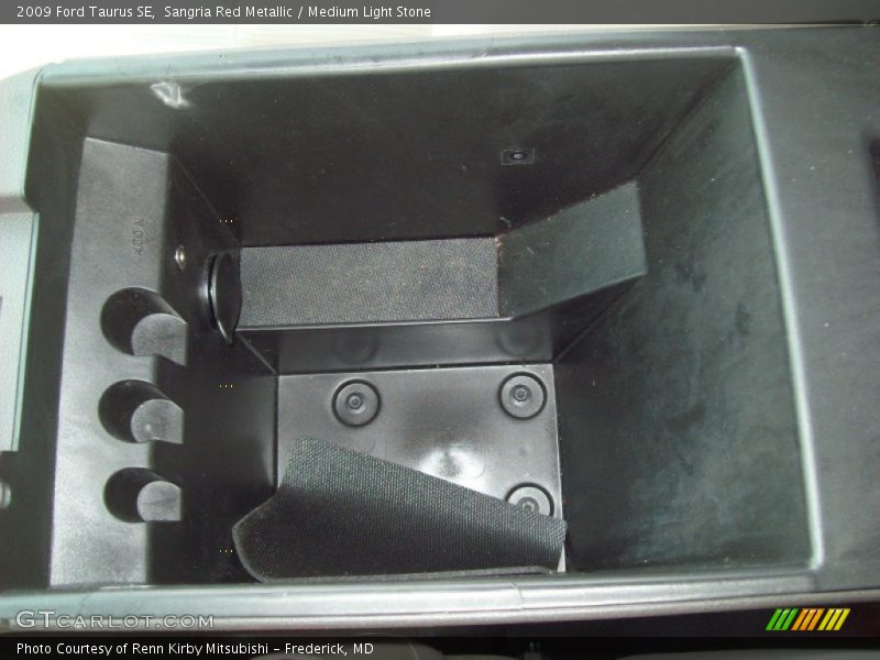 Sangria Red Metallic / Medium Light Stone 2009 Ford Taurus SE