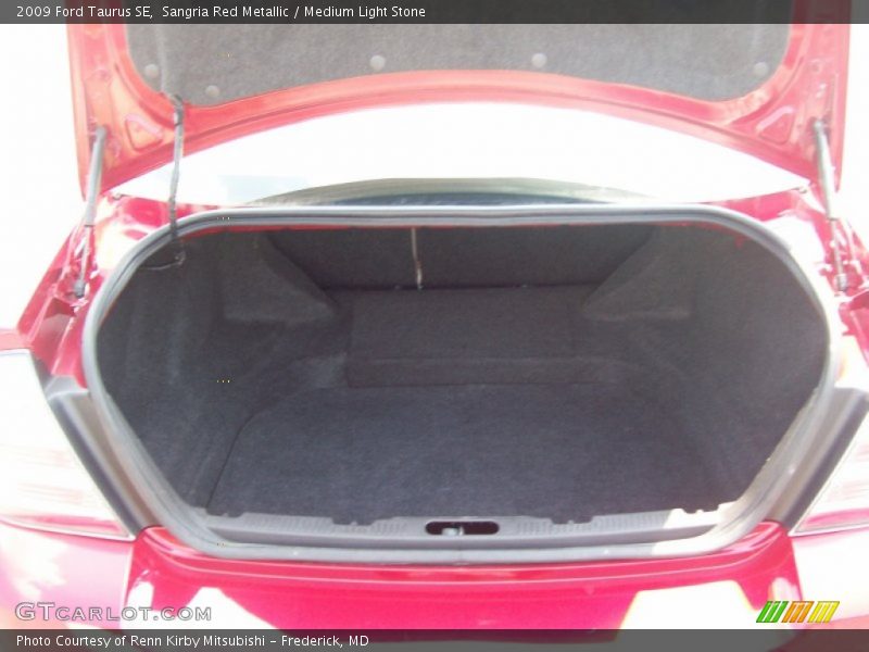 Sangria Red Metallic / Medium Light Stone 2009 Ford Taurus SE