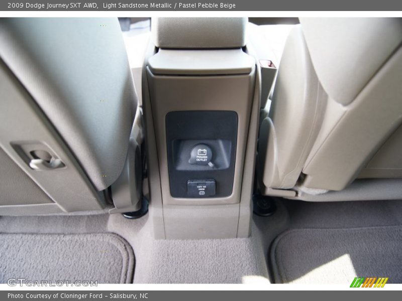 Light Sandstone Metallic / Pastel Pebble Beige 2009 Dodge Journey SXT AWD