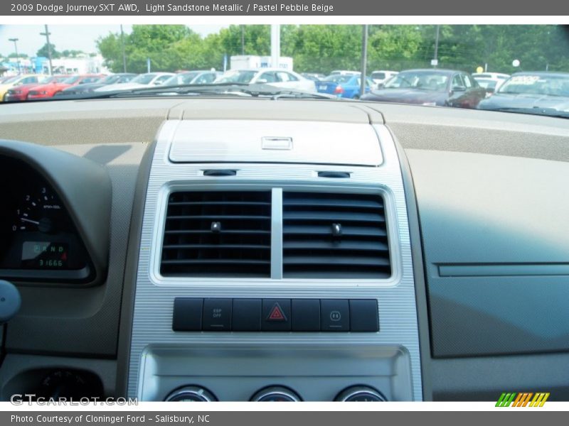 Light Sandstone Metallic / Pastel Pebble Beige 2009 Dodge Journey SXT AWD