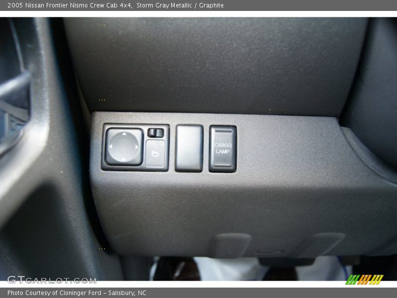 Storm Gray Metallic / Graphite 2005 Nissan Frontier Nismo Crew Cab 4x4