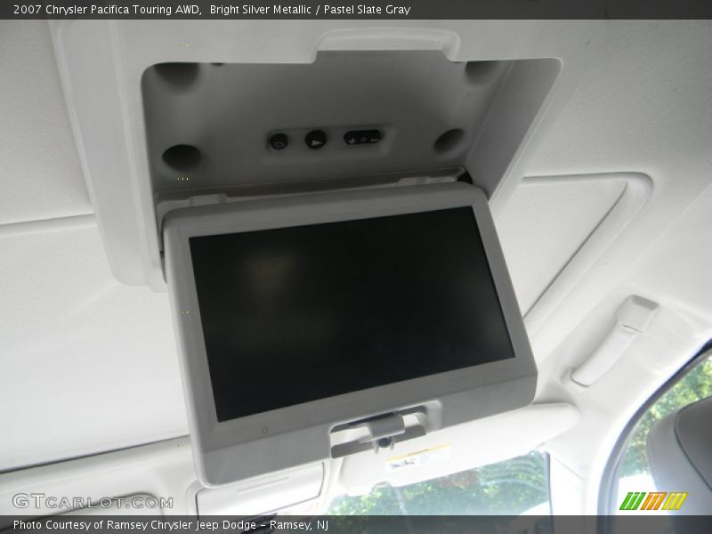 Bright Silver Metallic / Pastel Slate Gray 2007 Chrysler Pacifica Touring AWD