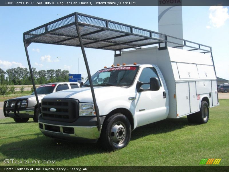 Oxford White / Dark Flint 2006 Ford F350 Super Duty XL Regular Cab Chassis