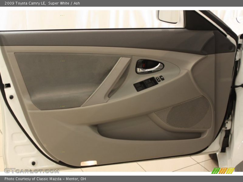 Super White / Ash 2009 Toyota Camry LE