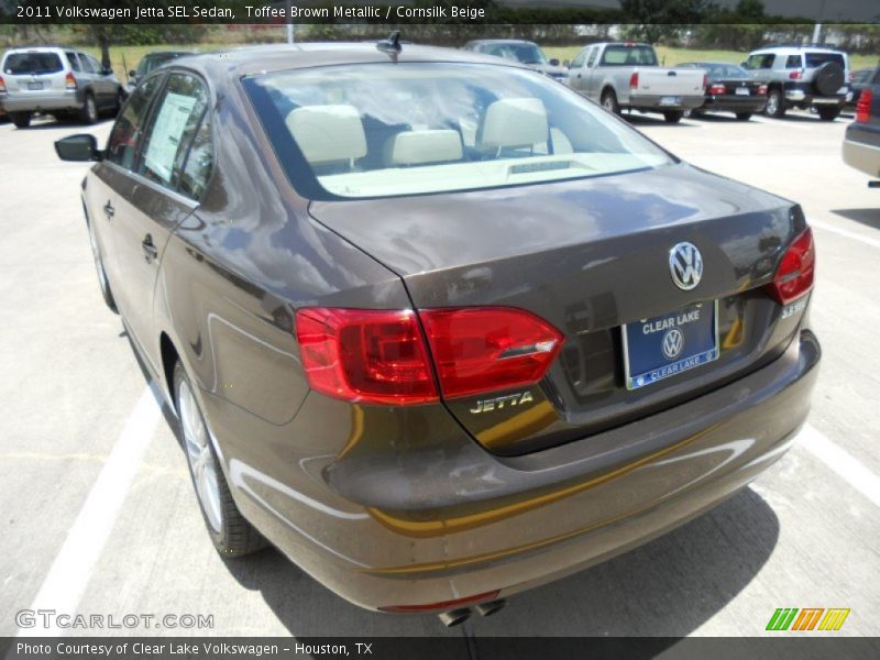Toffee Brown Metallic / Cornsilk Beige 2011 Volkswagen Jetta SEL Sedan