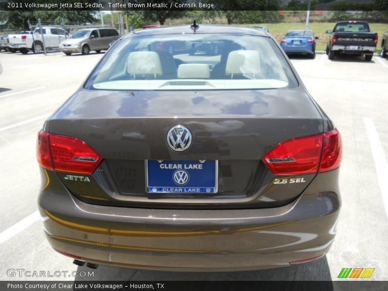 Toffee Brown Metallic / Cornsilk Beige 2011 Volkswagen Jetta SEL Sedan