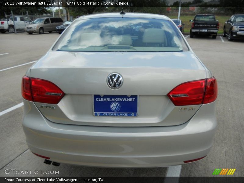 White Gold Metallic / Cornsilk Beige 2011 Volkswagen Jetta SE Sedan