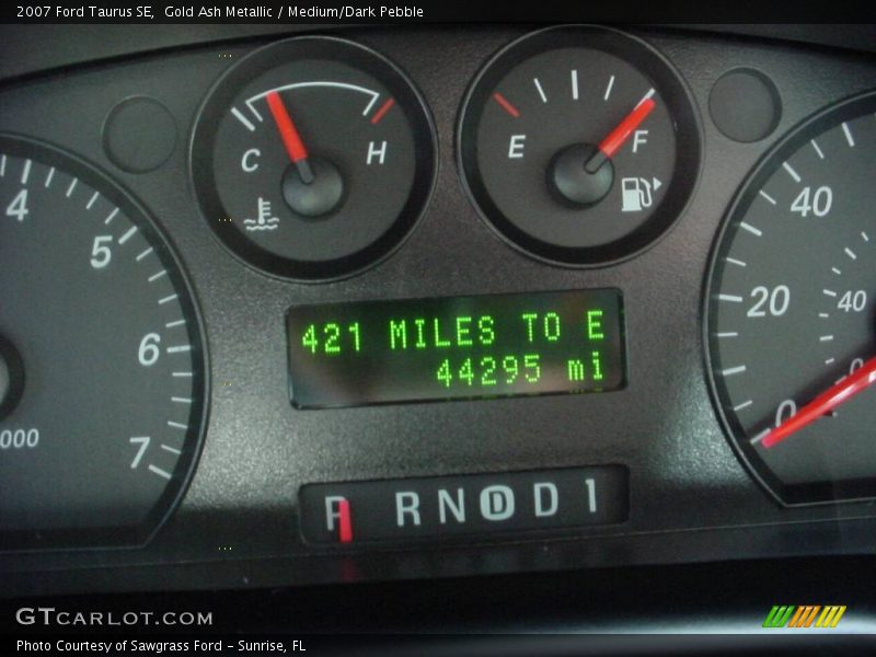 Gold Ash Metallic / Medium/Dark Pebble 2007 Ford Taurus SE