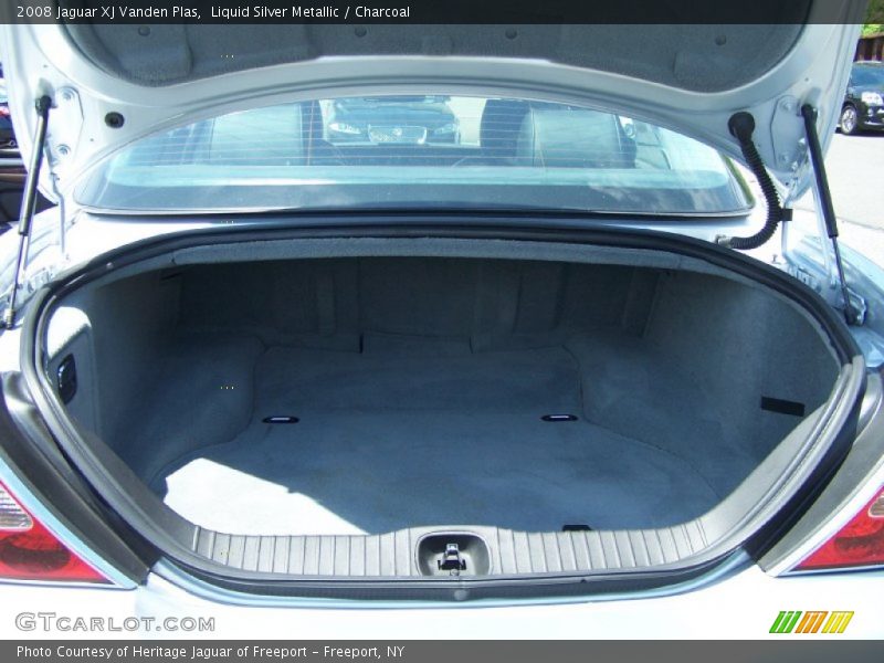  2008 XJ Vanden Plas Trunk