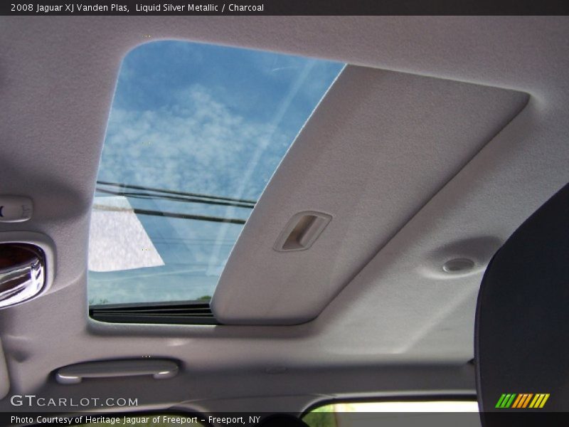Sunroof of 2008 XJ Vanden Plas