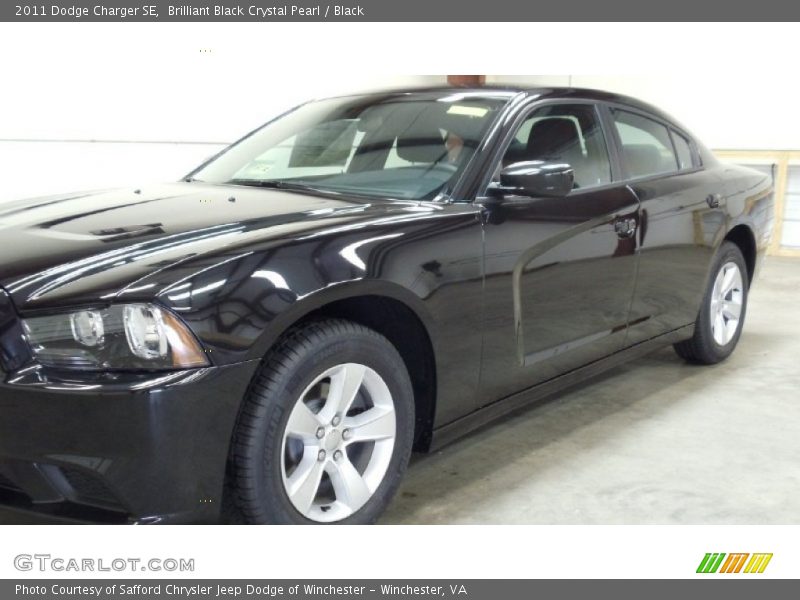 Brilliant Black Crystal Pearl / Black 2011 Dodge Charger SE