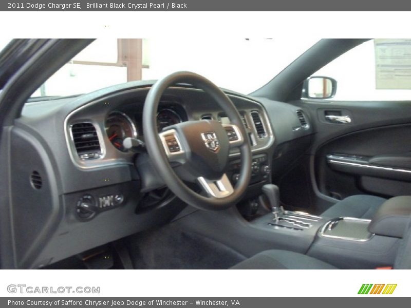 Brilliant Black Crystal Pearl / Black 2011 Dodge Charger SE