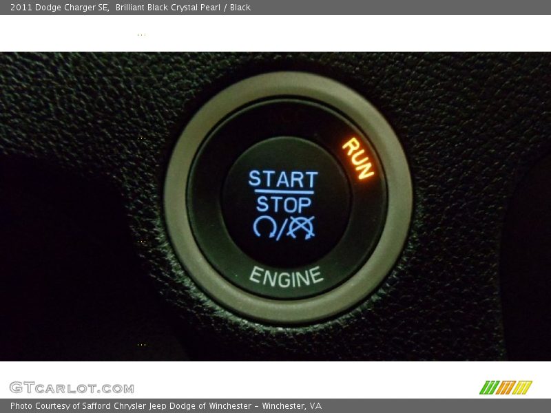 Brilliant Black Crystal Pearl / Black 2011 Dodge Charger SE