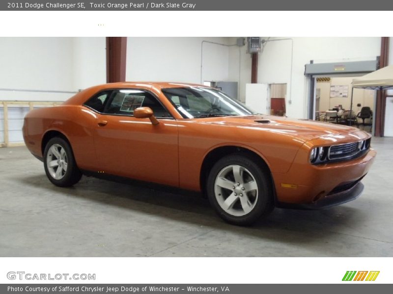 Toxic Orange Pearl / Dark Slate Gray 2011 Dodge Challenger SE