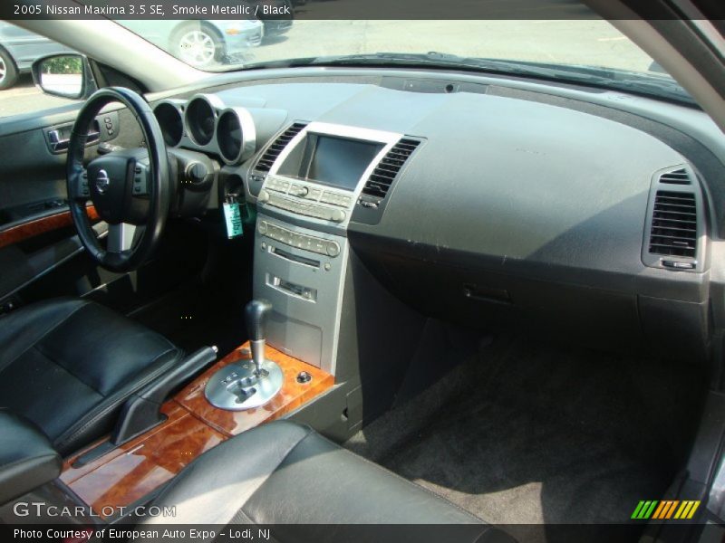 Smoke Metallic / Black 2005 Nissan Maxima 3.5 SE