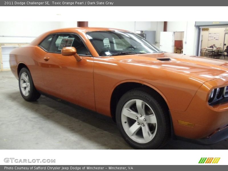 Toxic Orange Pearl / Dark Slate Gray 2011 Dodge Challenger SE