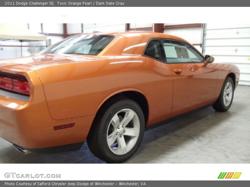 Toxic Orange Pearl / Dark Slate Gray 2011 Dodge Challenger SE