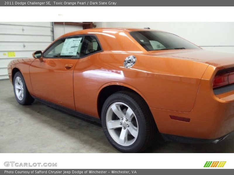 Toxic Orange Pearl / Dark Slate Gray 2011 Dodge Challenger SE