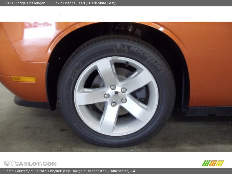Toxic Orange Pearl / Dark Slate Gray 2011 Dodge Challenger SE