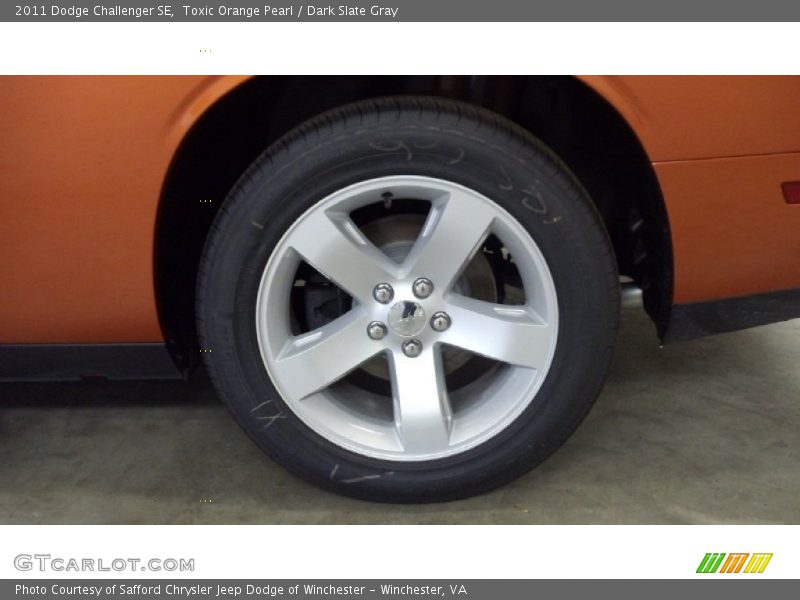 Toxic Orange Pearl / Dark Slate Gray 2011 Dodge Challenger SE