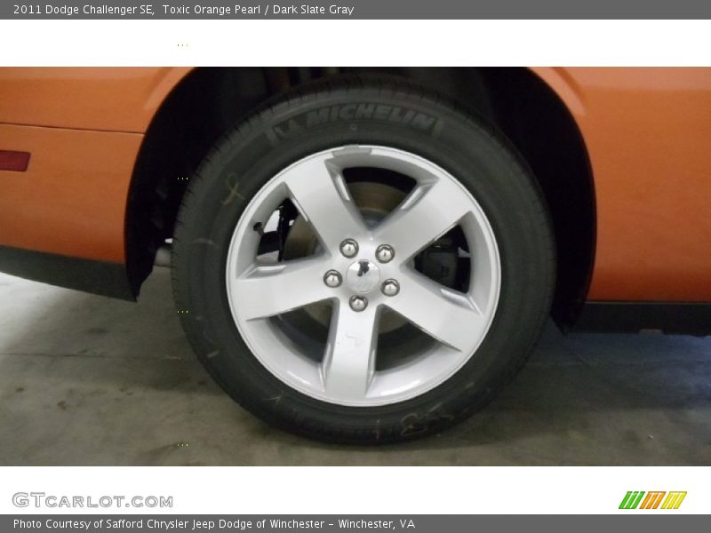 Toxic Orange Pearl / Dark Slate Gray 2011 Dodge Challenger SE