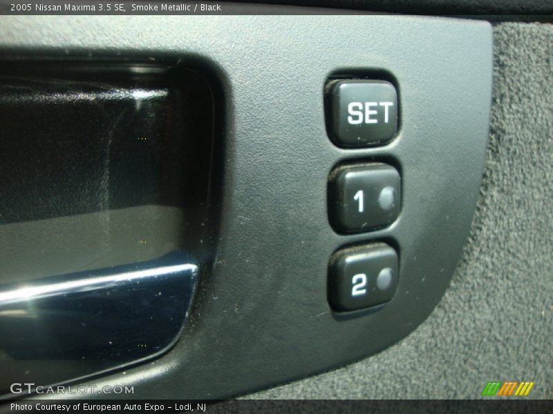 Smoke Metallic / Black 2005 Nissan Maxima 3.5 SE