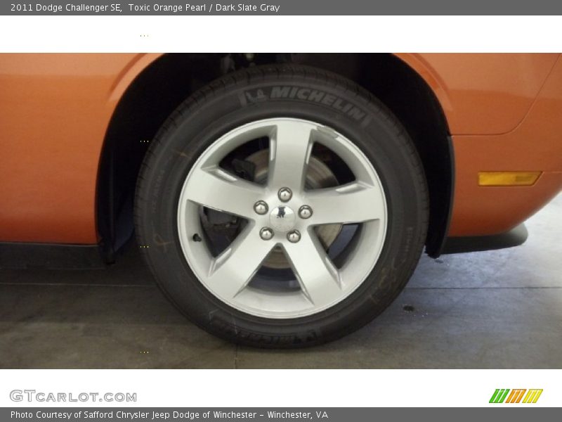 Toxic Orange Pearl / Dark Slate Gray 2011 Dodge Challenger SE