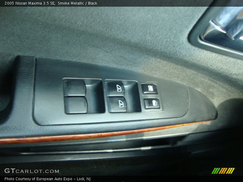 Smoke Metallic / Black 2005 Nissan Maxima 3.5 SE