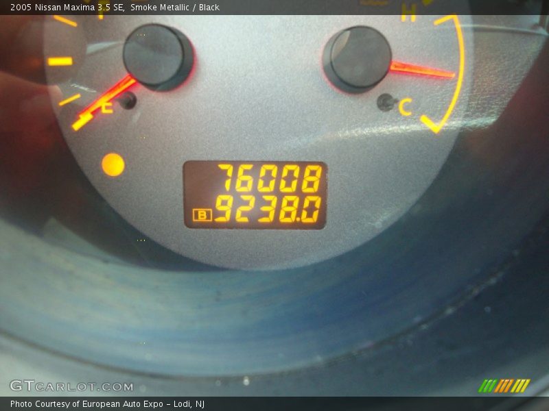 Smoke Metallic / Black 2005 Nissan Maxima 3.5 SE