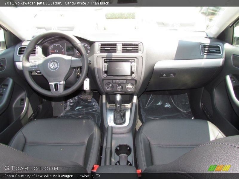 Candy White / Titan Black 2011 Volkswagen Jetta SE Sedan