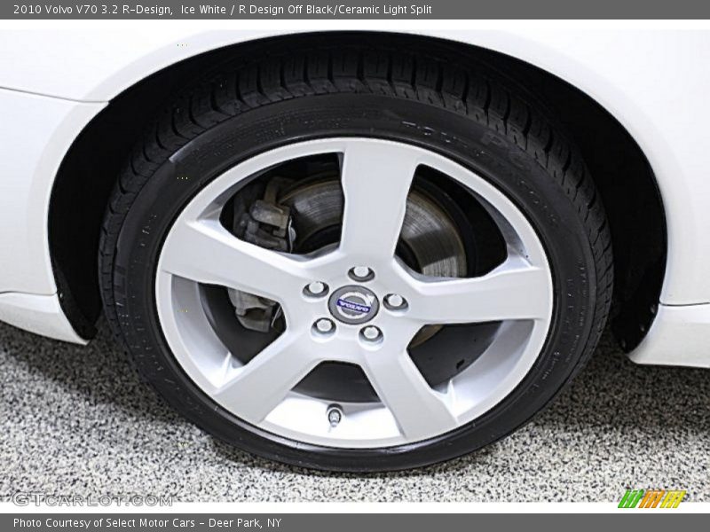 Ice White / R Design Off Black/Ceramic Light Split 2010 Volvo V70 3.2 R-Design