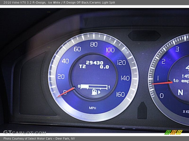 Ice White / R Design Off Black/Ceramic Light Split 2010 Volvo V70 3.2 R-Design