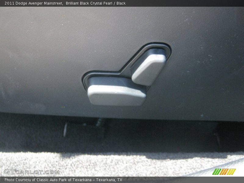 Brilliant Black Crystal Pearl / Black 2011 Dodge Avenger Mainstreet